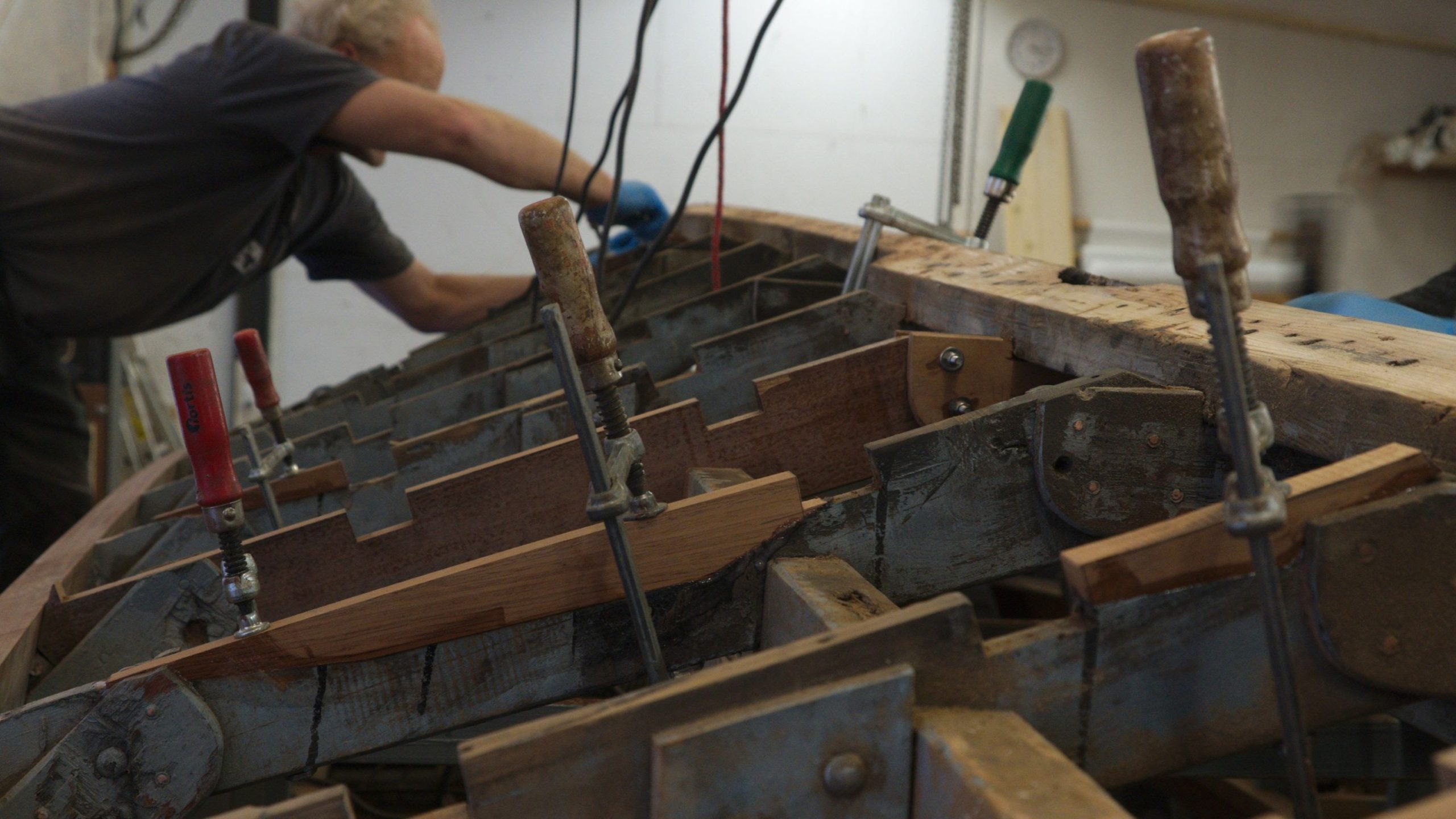 Piantoni Continental Super Einbau einer neuen Bodenbeplankung – Bootsbau